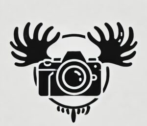 DALL·E-2024-09-25-20.38.56-A-minimalist-black-and-white-logo-for-Moose-Media.-The-design-features-a-camera-in-the-center-with-stylized-moose-antlers-extending-from-both-sides-copy