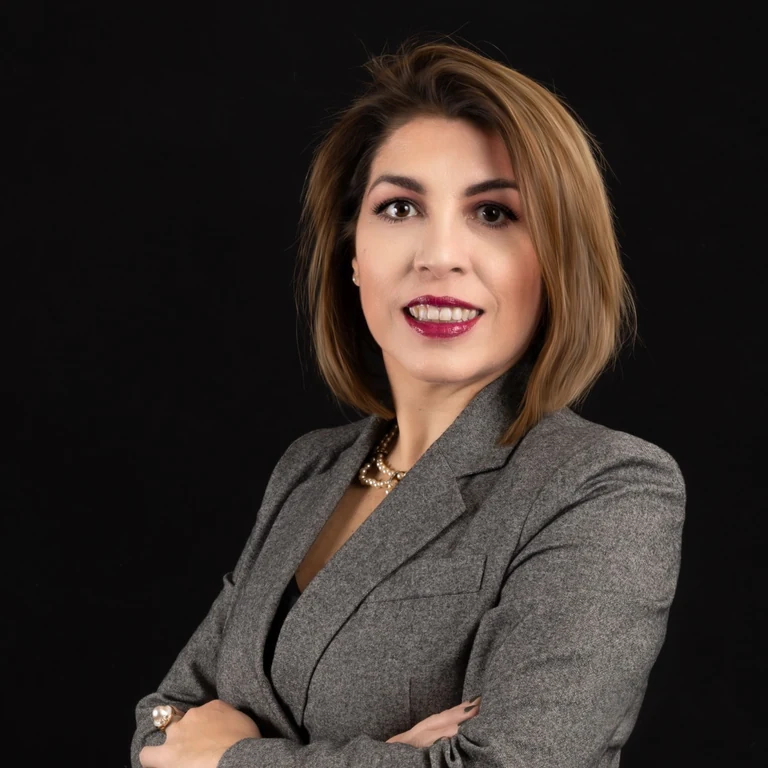 elena-robles-headshot